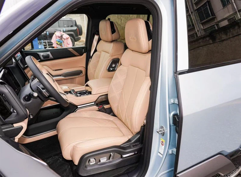 Leopard 8 interior 6 Leopard 8 interior 6